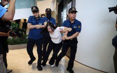 抗议核废水排海　南韩16大学生硬闯日大使馆被捕