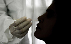 美国妇鼻咽拭子检测后头骨穿洞脑液流出