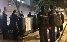 警聯同食環署打擊寶林邨無牌小販 拘3男