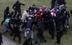 白俄罗斯示威持续 警方出动水炮驱散拘捕数百人