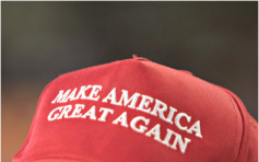 丹麦游客戴特朗普竞选口号红帽   纽约街头被强抢