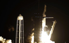 SpaceX龙飞船顺利升空 搭载4太空人到国际太空站