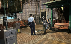 伯伯夜坐上海街公園遇劫  失近3千元財物  警追緝賊人