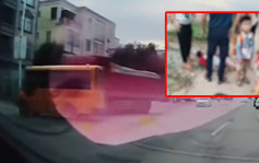 湛江幼园校巴遭水泥车拦腰撞 多名儿童受伤司机重创