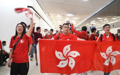亞洲盃直擊｜未開賽先興奮 香港球迷地鐵集結嗌口號