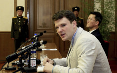 北韩释放美国学生瓦姆比尔　惟至今昏迷一年乘专机返国