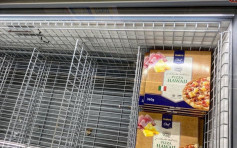意大利超市货架抢空 独剩大量菠萝Pizza