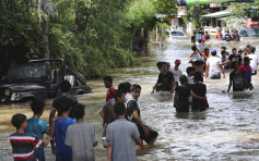 印尼水灾死亡人数增至53人 数千灾民住临时庇护站