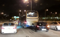 屯门公路2旅巴与私家车相撞 车龙8公里塞至汀九