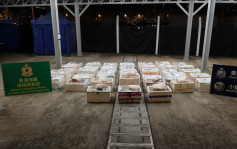 警方海關大嶼山檢235萬元走私貨 包括急凍日本和牛及香煙