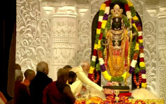 印度超豪羅摩王子神像開光   15公斤黃金、1.8萬顆鑽石舖上身