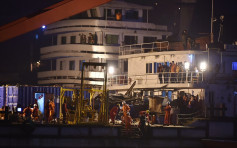 【巴士堕长江】潜水员已打捞「黑盒」上水交公安调查 搜救工作暂停