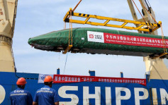 中國首次正式出口國產高鐵 動車組已裝船赴運印尼
