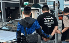 警青衣长宏邨截可疑男 揭身藏$1600毒品被捕