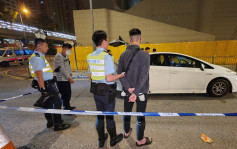 警方九龍灣截毒品快餐車拘2男 搜出5.5萬元可卡因 司機另涉無牌駕駛被捕