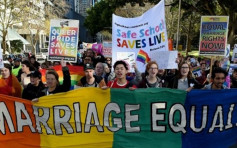 澳洲同性婚姻「邮寄公投」 遭入禀质疑合法性