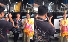 对中国游客秒速「变脸」捱轰 泰迎宾小姐爆粗反驳被炒