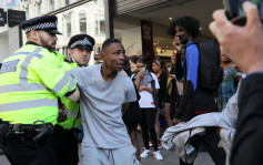 「零元购」传到英国　伦敦警察与数十名青年暴力混战