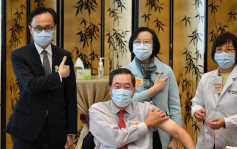 立法會主席梁君彥及多名議員齊齊打針 籲市民盡快接種疫苗