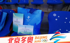 北京冬奧│觀眾禮包貼心 有暖包冷帽