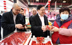 李家超訪京｜訪外交部前嘆早餐：嚐一下老北京味道 再逛菜市場買草莓