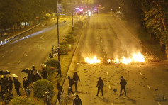 【大三罢】大埔示威者烧货车掟汽油弹 防暴警再射催泪弹