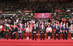 國慶75週年｜文藝晚會6000人出席 梁振英：香港應發揮不可替代作用助力深化改革