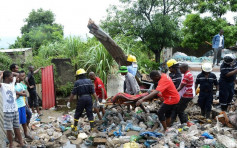 莫桑比克15米高垃圾山倒塌　多間房屋被埋最少17人死