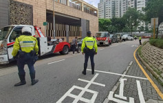 西九龍交通警打擊違例車輛行人 即場拖走23部車