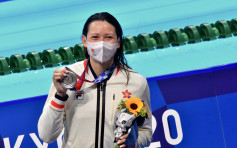 【东奥游泳】何诗蓓难以形容夺牌感受 喜见自己成为顶尖泳手