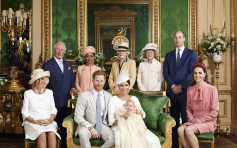 哈里梅根儿子私人仪式受洗 家人合照英女皇缺席