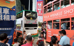 銅鑼灣2巴士相撞撼電車2人傷 怡和街東行全封