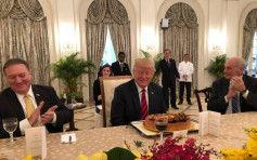 【特金会】特朗普获新加坡代表送生日蛋糕 提前庆祝72岁大日子