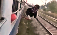 印男為拍照炫耀「懸掛火車」外 遭同車乘客暴打