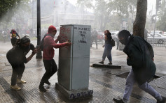 智利撤回地鐵加價 示威未平息