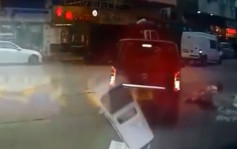 【车cam直击】深水埗七人车撞倒过路翁 疑因盲点阻挡酿意外