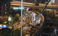 【港铁出轨】康庄道部份行车线仍封闭 红隧往香港方向严重挤塞