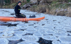 寒流袭英 泰恩河出现罕见「冰松饼」奇景