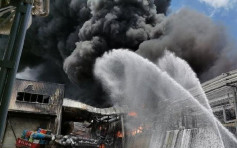 福建炼油厂大火传出爆炸声 2伤2失踪