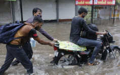 印度禍不單行 熱帶氣旋來襲至少33死逾90失蹤