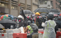 政府嚴厲譴責激進示威者升級違法暴力 將香港推向極為危險邊緣