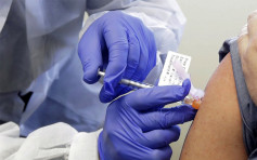 首批輝瑞疫苗已運抵英國 可供2000萬人接種