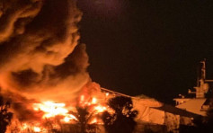 佛州船坞大火 两艘值1.5亿豪华游艇焚毁