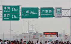 【港珠澳大桥】边界暂以铁丝网分隔 旅检大楼工程大致完成