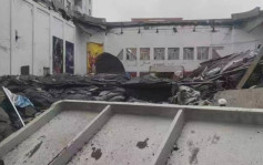 黑龙江中学体育馆楼顶倒塌 消息：10多人被困