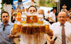【有片】德国酒保捧27杯一公升啤酒 行40米路刷新世界纪录