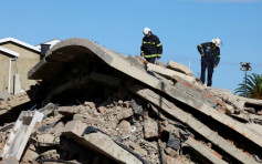 南非建筑物倒塌增至13人死亡 男子被困瓦砾5日获救