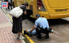 荃灣眾安街老婦遭旅遊巴撞倒　雙腳重創送院