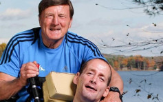 推轮椅带脑瘫儿跑逾千场马拉松 80岁铁人爸爸睡梦中与世长辞