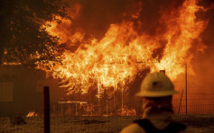 加州山火严峻毁百栋建筑疏散2万多人 白宫列「重大灾难」